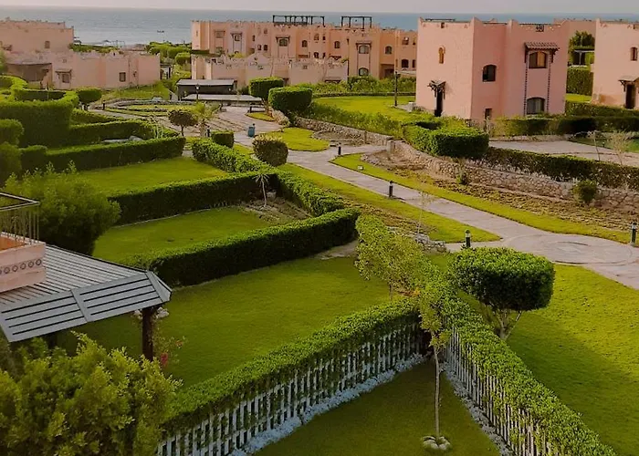 La Hacienda Two Bedroom Ras Matarma شقة